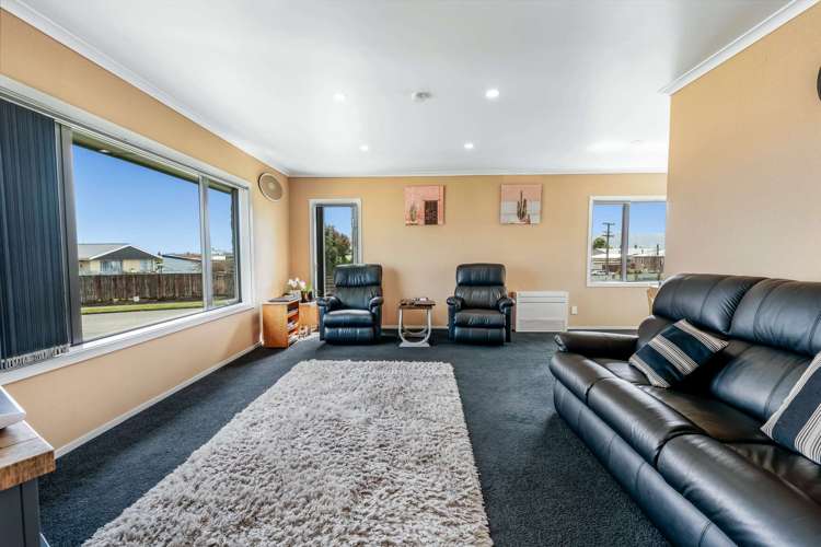 83 Walker Crescent Gore Surrounds_4