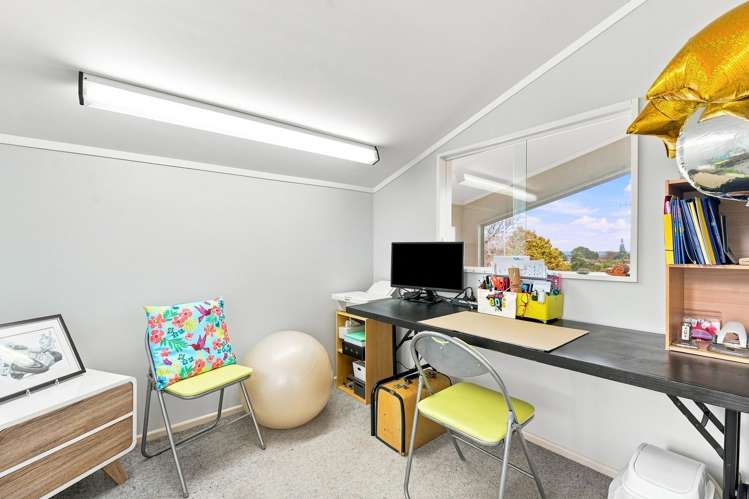 5 Eaton Crescent Otamatea_17