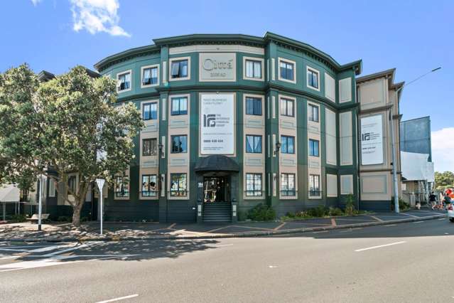 Studio in Eden Terrace plus Carpot!