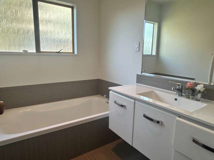 10 Whitby Crescent Mairangi Bay_12