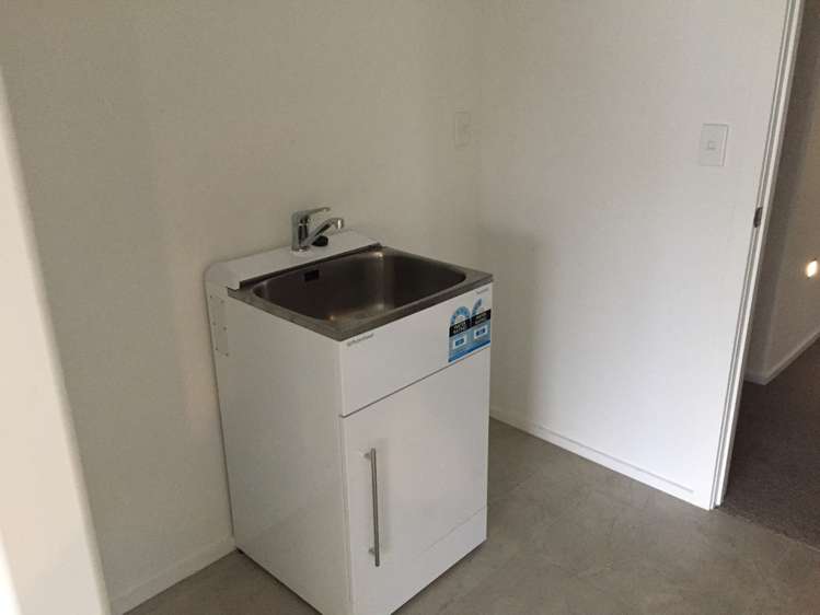 17 Cabourne Drive Glenview_10