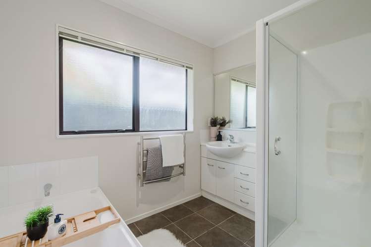 17 Burgundy Court Rototuna_16