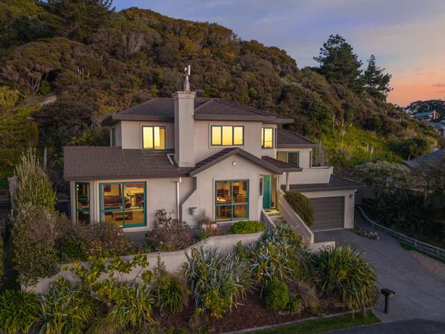 Immaculate Home with Views & 2 Ensuites