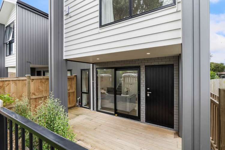 1/31 Reid Road New Lynn_13