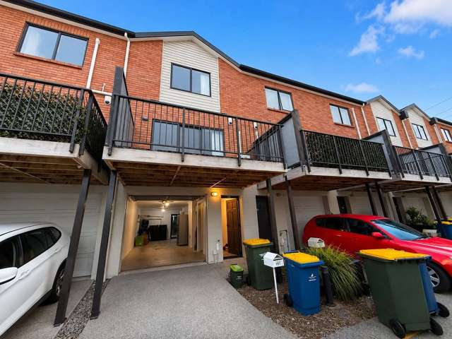 2 Bedroom townhouse with Tandem garaging