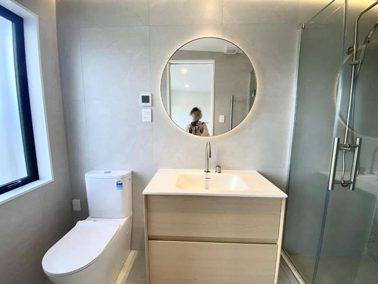 12A Tenterden Ave 1728_9