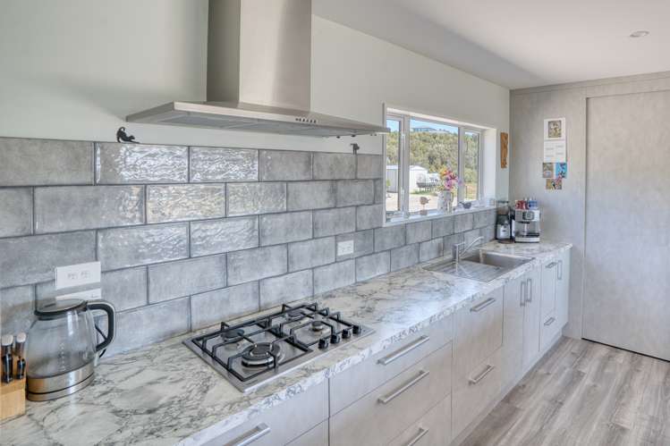 39 Ballarat Rise Hokitika_11