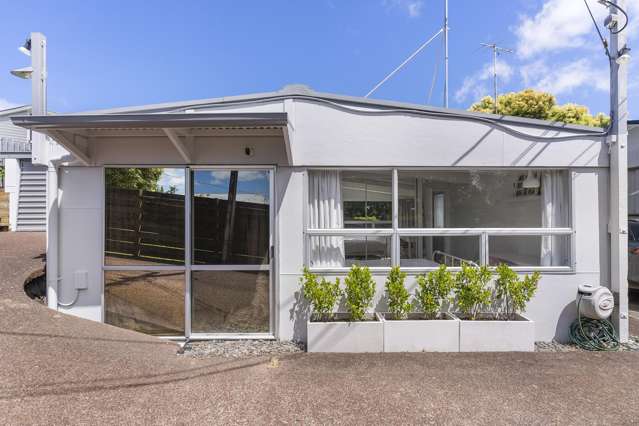 MUST BE SOLD. VENDORS LEAVING NZ!