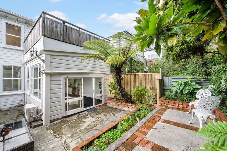 8 Russell Terrace Newtown_13