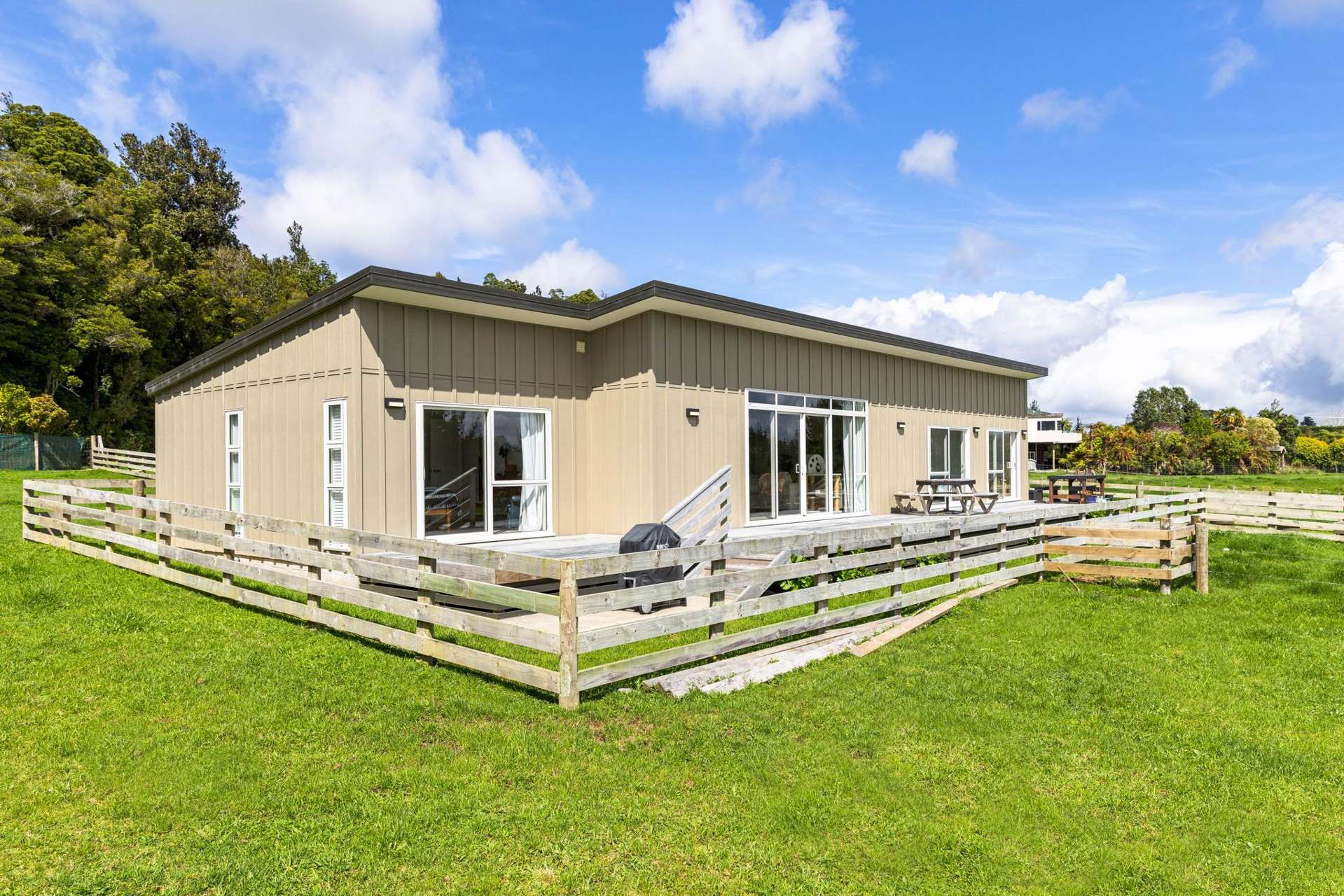 2 Sarona Park Drive Omanawa_0