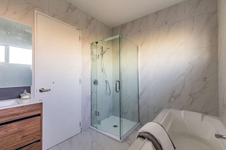 2 Celestial Crescent Orewa_15