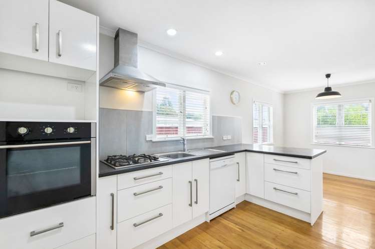 12 Albert Road Kelston_13