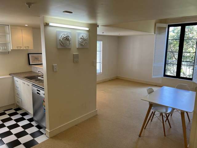 Dakota Apartments - One Bedroom Apartment