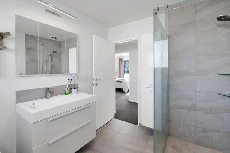 1 Cabot Place Frankleigh Park_18