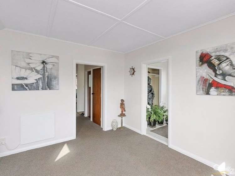 8 Bowes Crescent Strathmore Park_11