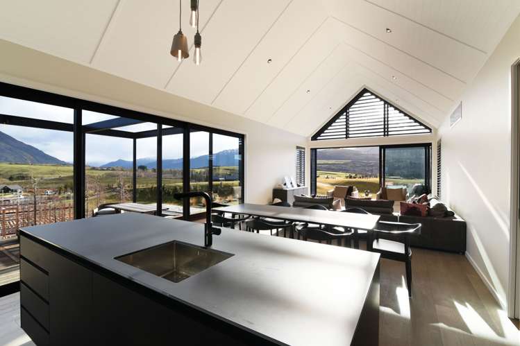 38 Falconer Rise Jacks Point_8