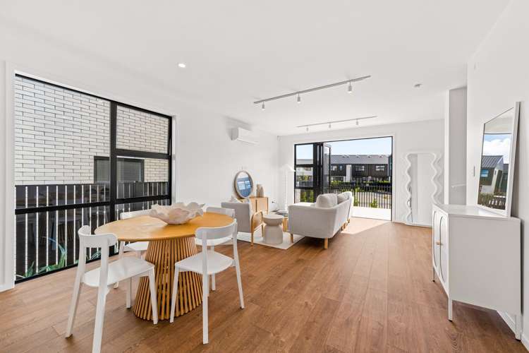 6/11A O'neills Road_1