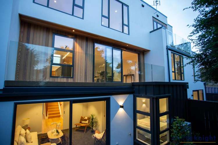 2/11 Carlton Mill Road_0