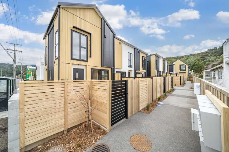 4/7 Wainuiomata Road_0