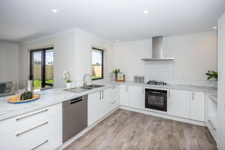 16 Korako Lane 500153_1