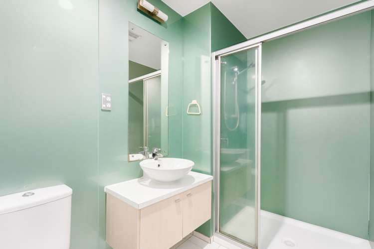 1002/17 Vogel Lane  (inc carpark) 10015_8