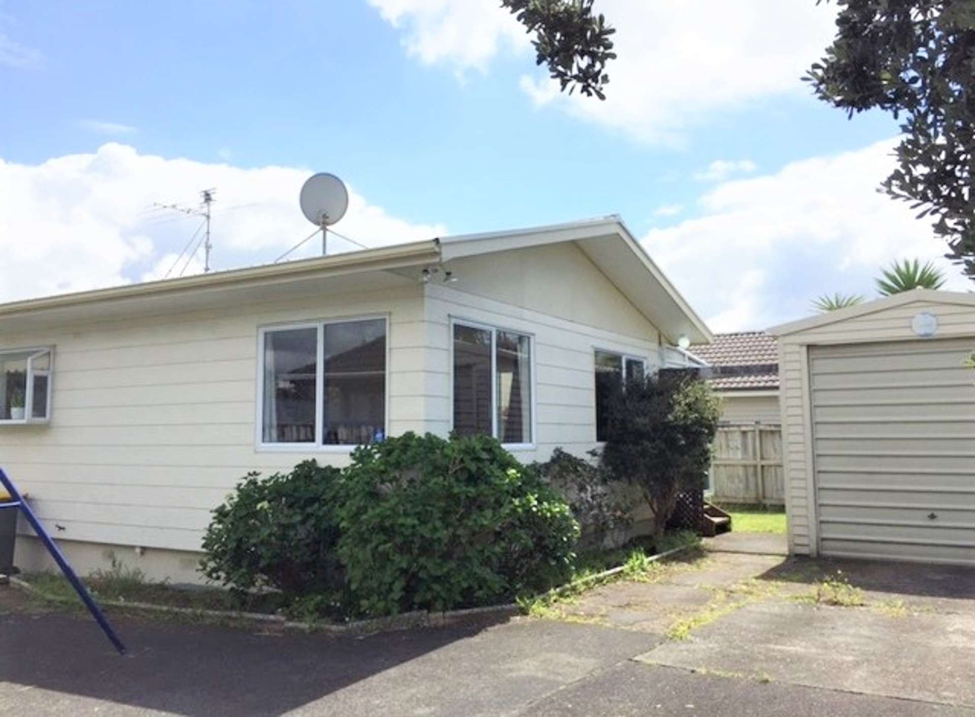 2/4 Shamrock Lane Te Atatu Peninsula_0