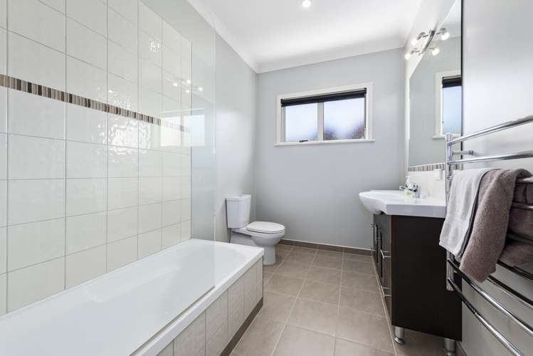 2a Field Street Silverstream_9