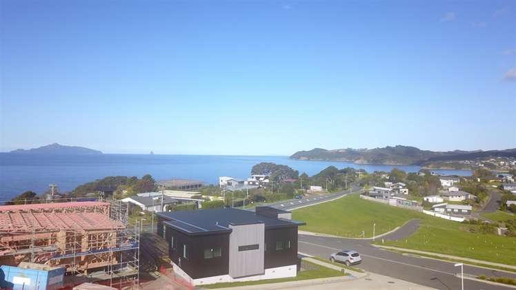 2 Blue Moon Rise Langs Beach_22