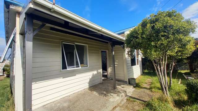 Quaint And Sunny Renovated Cottage On 1012m2