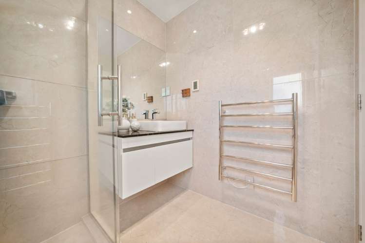 324A Royal Road Massey_15