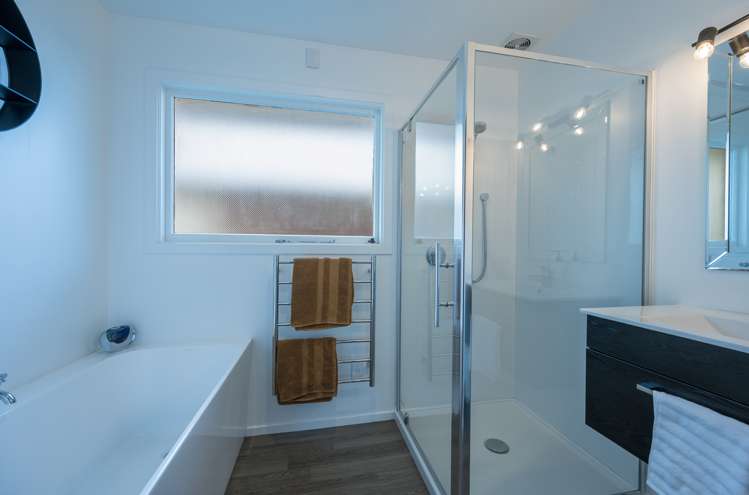 21 Tennyson Crescent Stoke_13