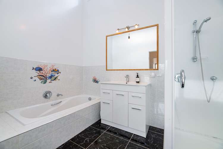 5 Derwent Crescent Titirangi_18