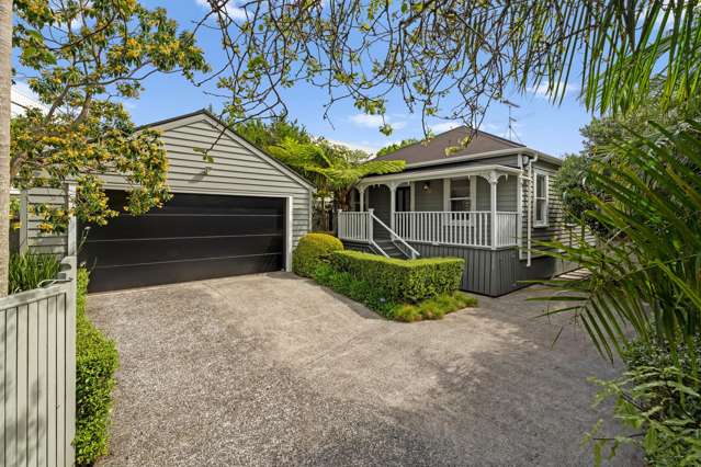 Secluded replica villa style retreat