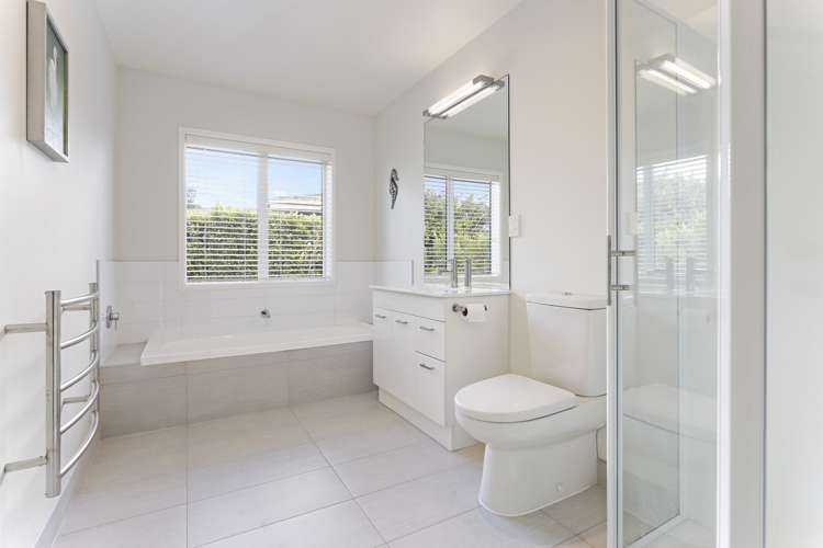 36a Forest Glen Orewa_12