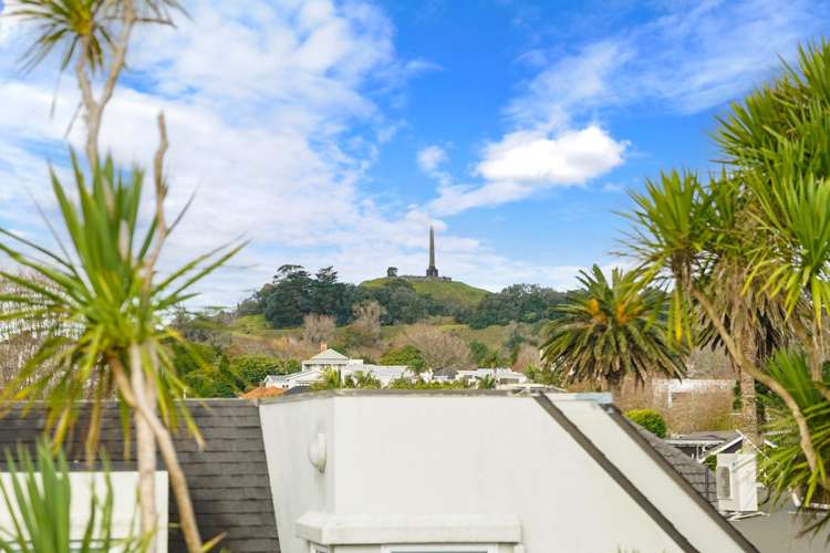 82 The Drive Epsom_17