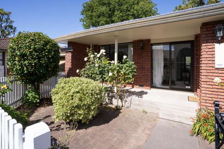 2/11 Office Road Merivale_18