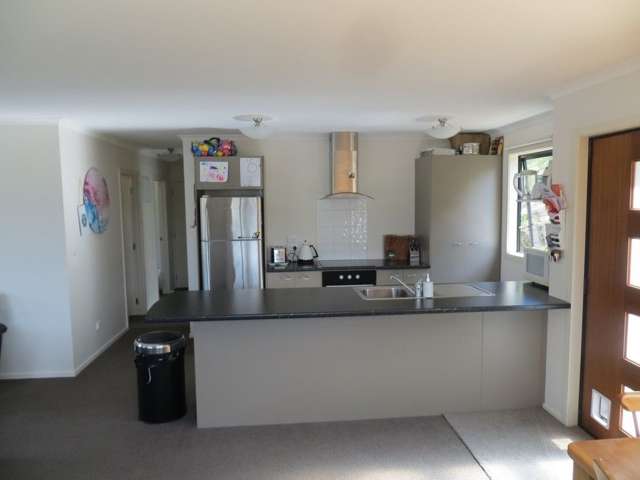 25 Saint Lawrence Street Toi Toi_3