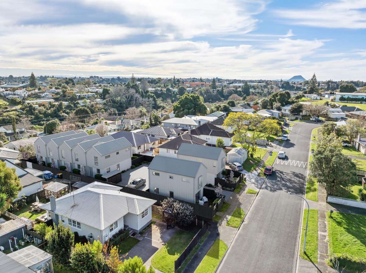17 Henderson Crescent_2