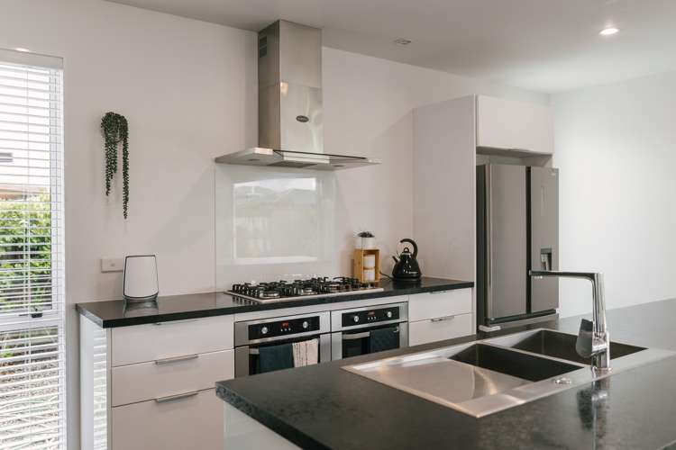 10 Monaco Grove Fitzherbert_11