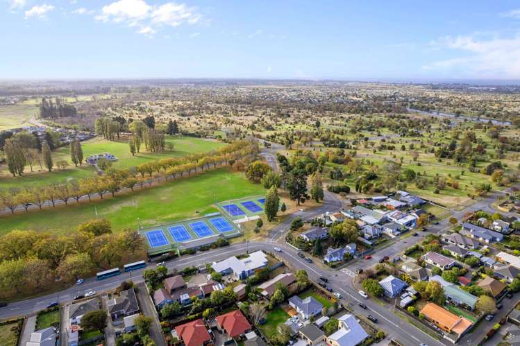 201 Gayhurst Road Dallington_18