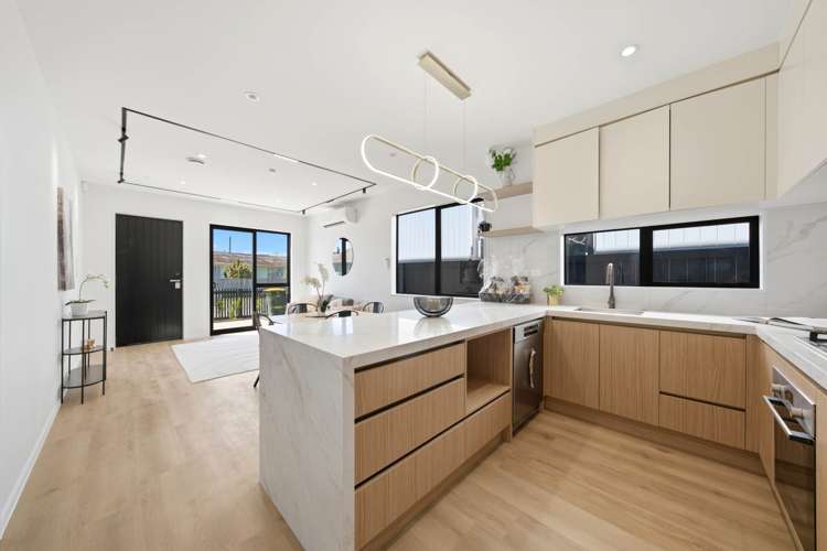 2/2 Halswell Street Mangere East_6