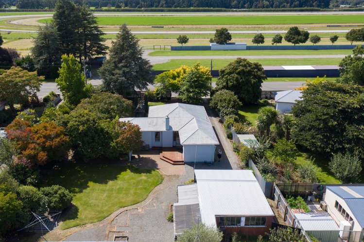 63 Racecourse Road Allenton_17