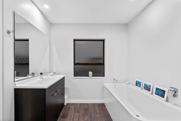 295 Bay Road West Plains_11