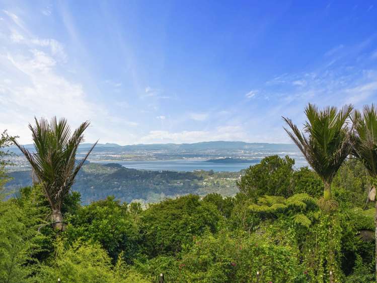 21 Quinns Road Waiatarua_0