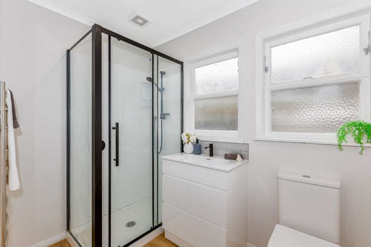 84 Coast Road Wainuiomata_17