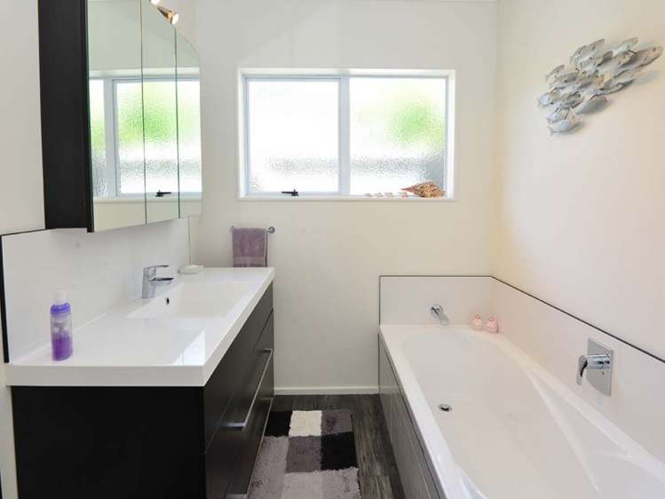 2/179 Centreway Road Orewa_15