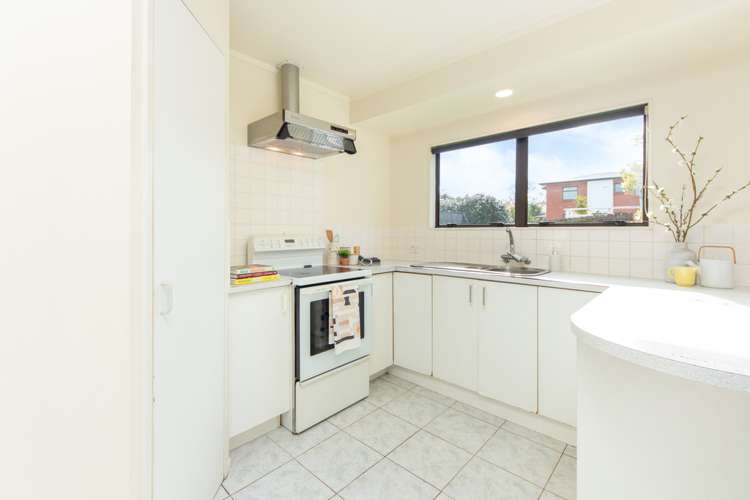 2/111 Sturges Road Henderson_10