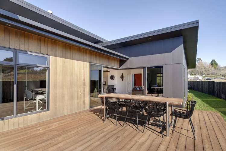 64 Les Wakefield Road_1