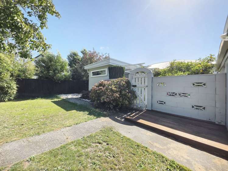 6 Travis Road Burwood_11