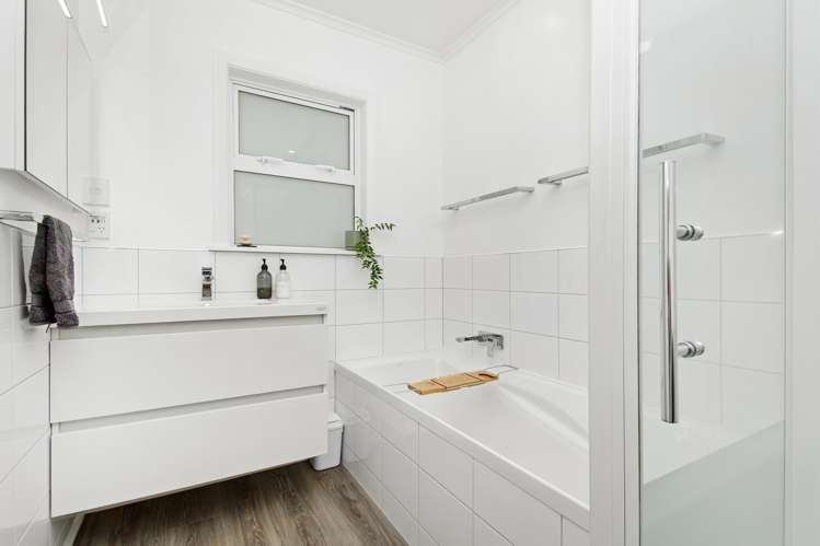 37 Sunrise Boulevard Tawa_16